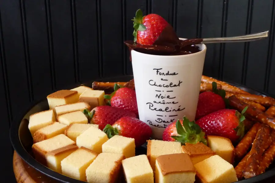Čokoládové Fondue - Rozpustená čokoláda pochúťka z kakaa